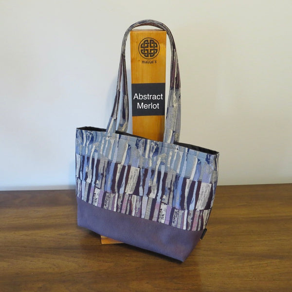 ESSENTIALS Tote Bag / Purse