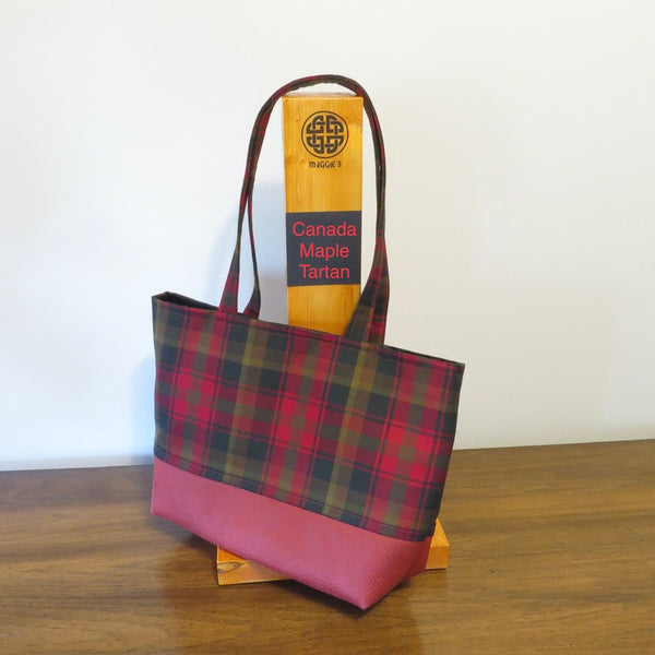 ESSENTIALS Tote Bag / Purse