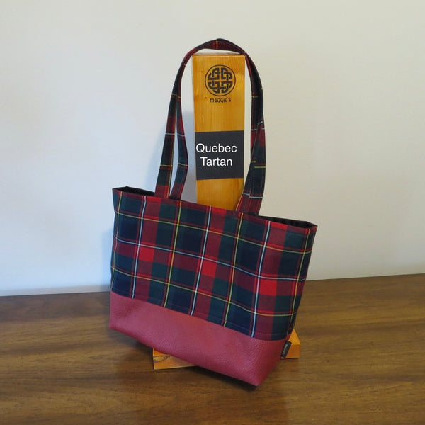ESSENTIALS Tote Bag / Purse