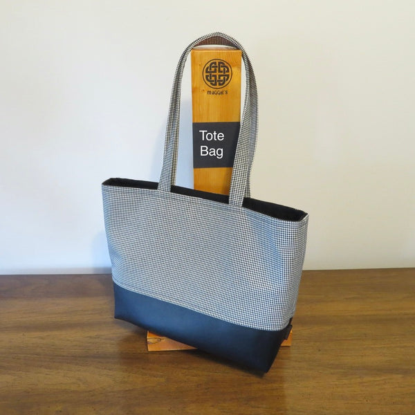 ESSENTIALS Tote Bag / Purse