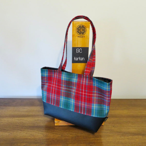 ESSENTIALS Tote Bag / Purse